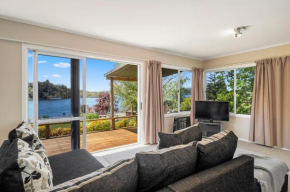 Lakeside Leisure - Lake Rotomā Holiday Home